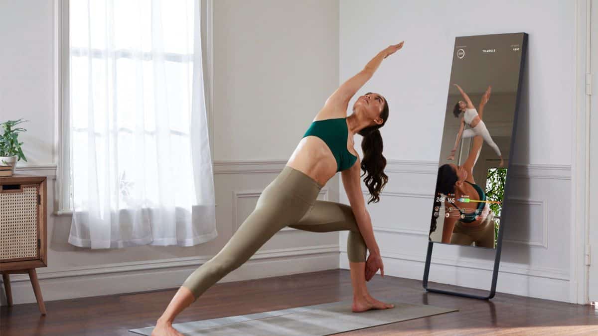 Best Smart Mirrors For Group Fitness Classes - Lululemon Studio Mirror - Healthsoothe