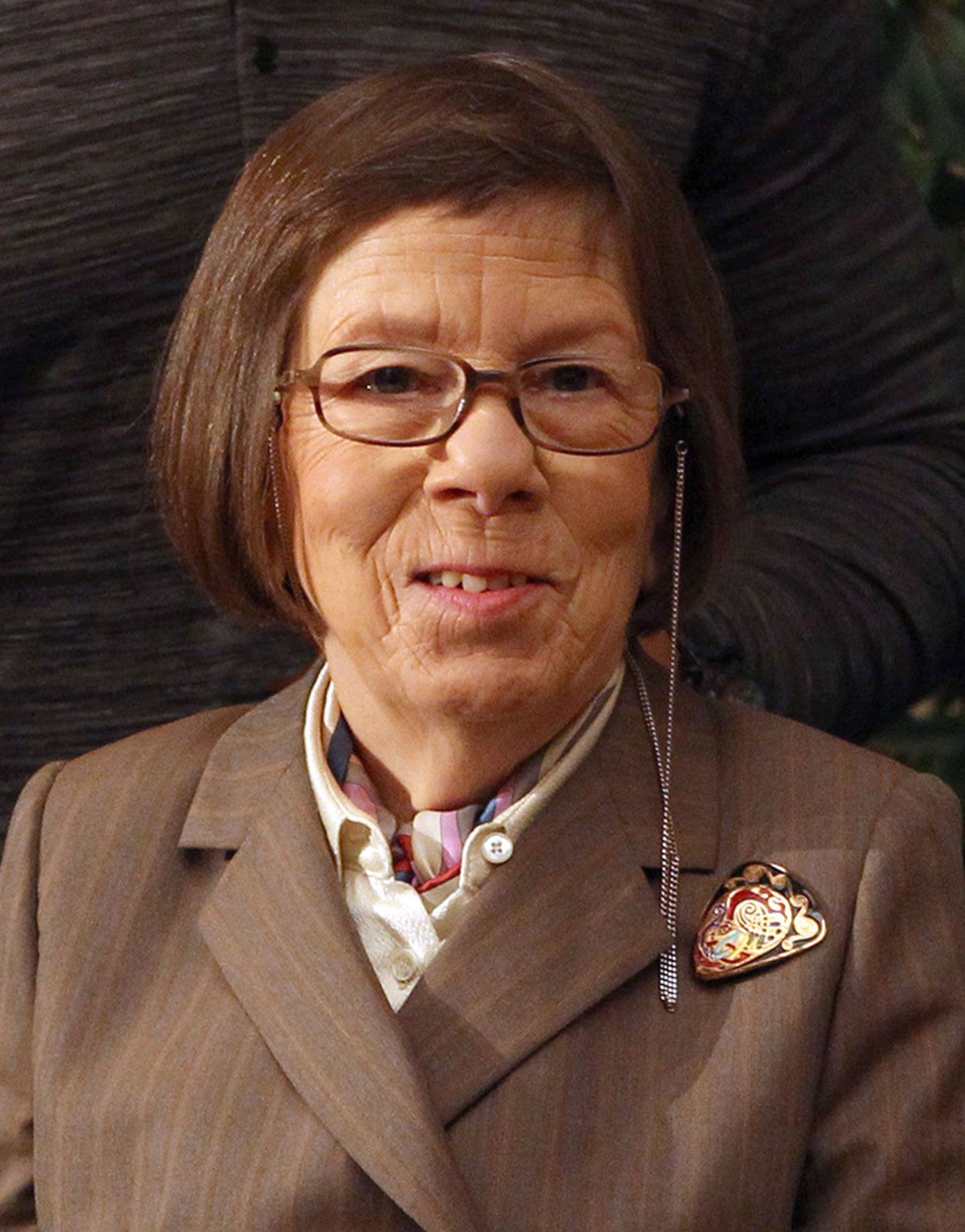 Linda Hunt - Top 10 Des Célébrités Atteintes Du Syndrome De Turner